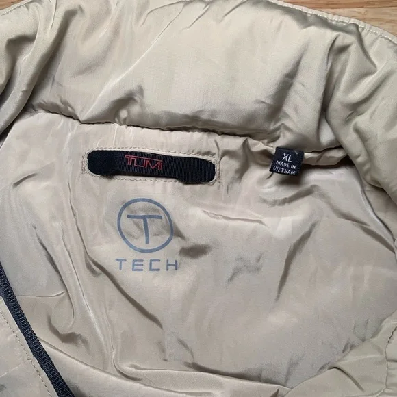 Tumi Men’s Rain Jacket Size XL Beige Color
